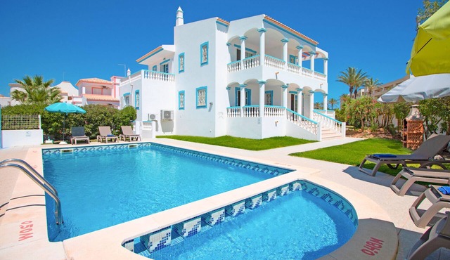 Villa Azul | 4 Bedrooms | Easy Walking to the Beach | Galé