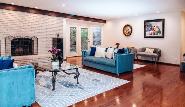 Villa Bella near Beverly Hills with city view and hot tub! Familieswelcome