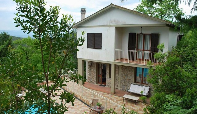 Villa 'Castagno' with pool