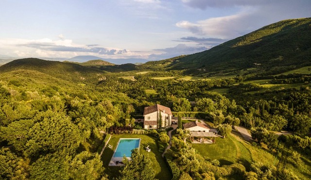 Villa Chimneys - Six Bedroom Resort, Sleeps 12