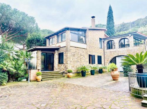 Villa Eleonora with tennis court