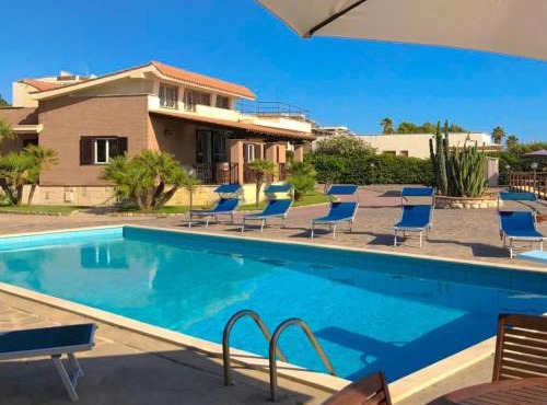 VILLA GABBIANO - Exclusive seafront Villa with Panoramic Views, Pool, Garden & Private Beach Access - ANZIO
