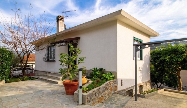 Villa-GIORGIO'S FLOWERY HOUSE-Affitti Brevi Italia