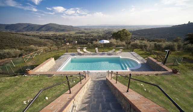 Villa in Cortona with 2 bedrooms sleeps 4