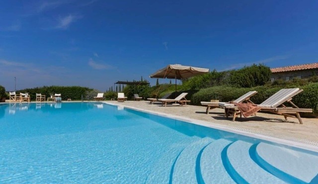 Villa in Magliano In Toscana with 8 bedrooms sleeps 17