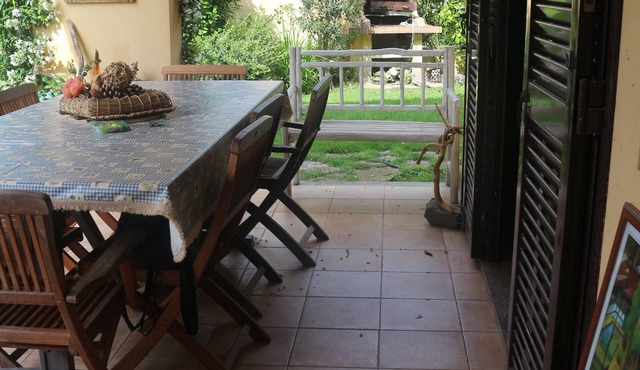 Villa garden, 90m swimming pools, private beach. huge park, entertainment shows