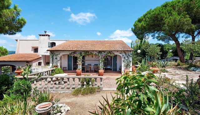 Villa 'Le Ginestre Di Mare' with Sea View, Private Terrace and Private Garden