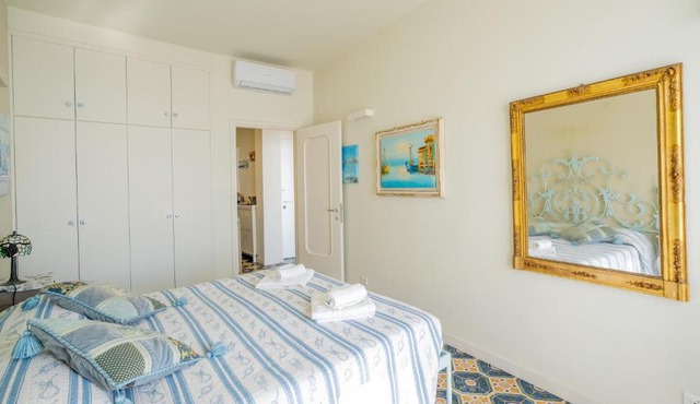 Villa Liliana - Stella Marina - Trilocale Elegante con Balcone Vista Mare - Accesso Diretto alla Spiaggia