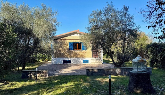 Villa on Lake Bolsena, air conditioning, large garden, pets allowed