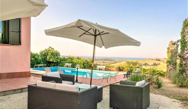 Villa rosé - nature sea view