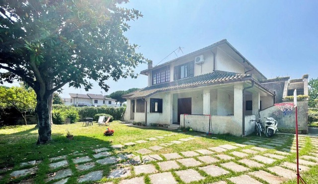 Villa San Felice Circeo with private garden and shared seasonal pool