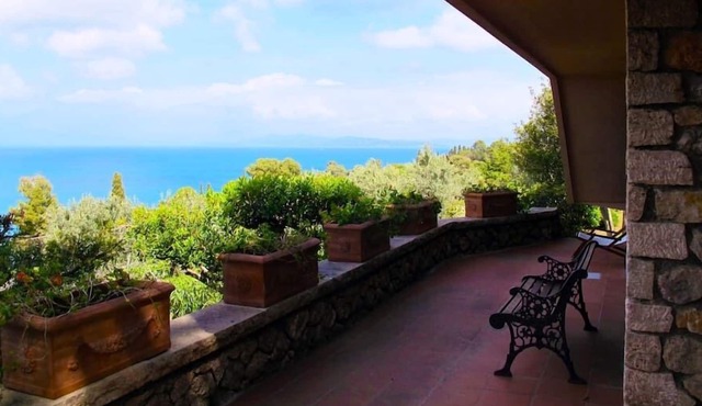 Villa Sveva, a perch above the sea