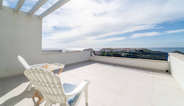 Villa 'Vale Terra Mar' close to the Beach with Sea View, Terrace & Wi-Fi