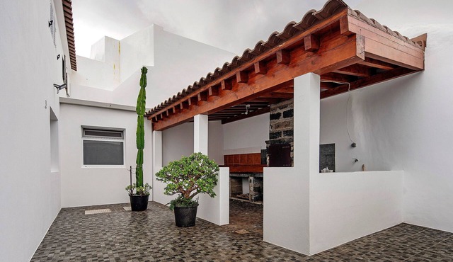 Villa 'Windmill Beach House' with Sea View, Wi-Fi and Air Conditioning