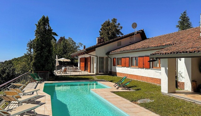 Villa with pool overlooking Lake Maggiore