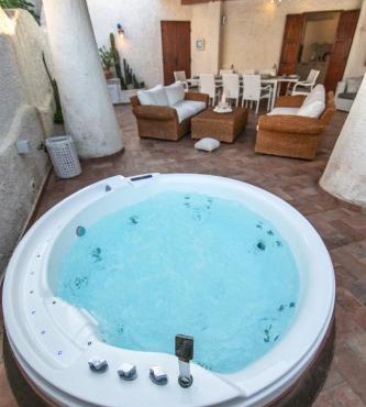 VILLINO DOLCE VITA - a 40 mt dal mare in LIDO DI ENEA - Ombrellone in spiaggia privata