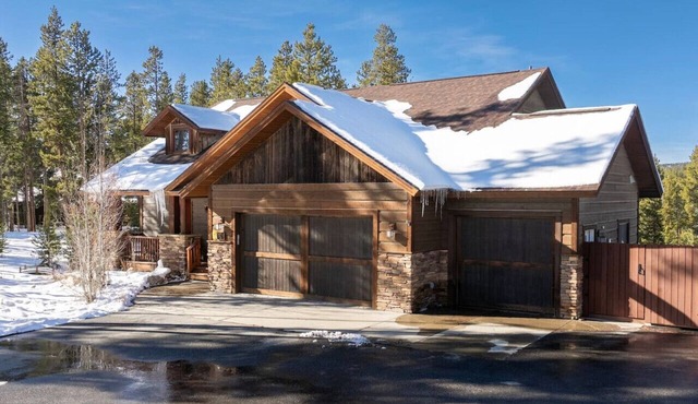 Wagon Ranch Ultimate Retreat | Hot Tub | Families