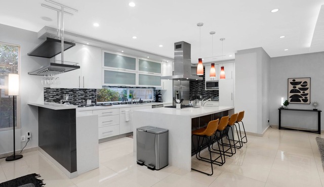 Walefield by AvantStay | Mid-Wilshire Home + Pool