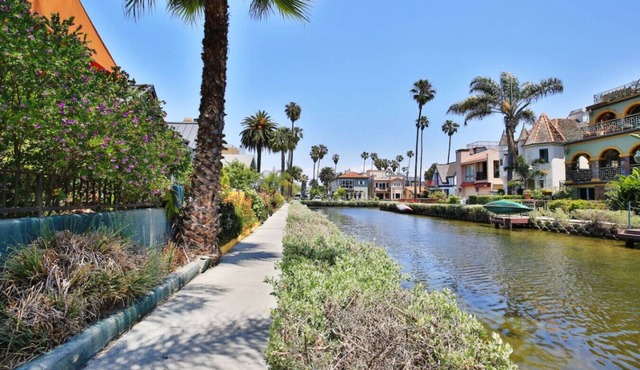 Waterfront 5 Bedroom Home on the Venice Canals!