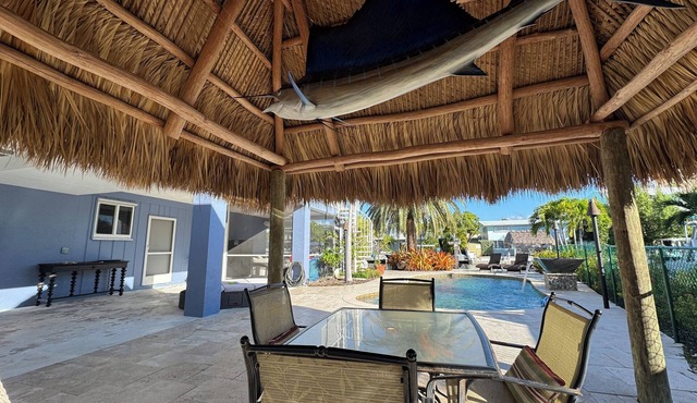 Waterfront Home Indian Waterways Heart of Islamorada Pool and Dock, Dogs Welcome