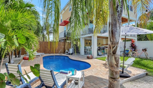 Waterfront Home w/Private Pool, Dock, Bikes, Kayak, Paddleboards. and so much more!
