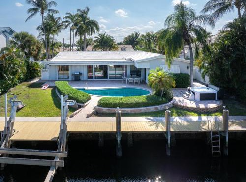 Waterfront Luxe 3BR, Pool, Hot Tub & Dock in Lighthouse Point