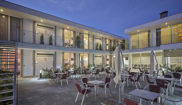 Welcome In - Suites & Hostel