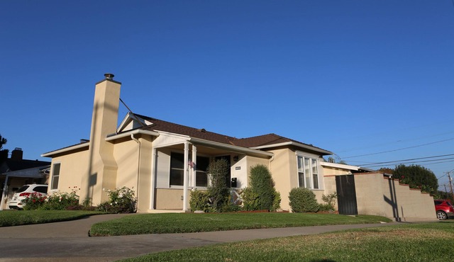 Welcome to Casa del Mar, your home away from home. Minutes to Sofiaand beach