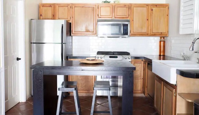 Welcome to your Home away from home -Full Kitchen