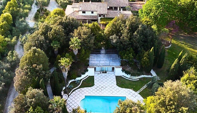 Wonderful private villa for 10 people with A/C, WIFI, private pool, hot tub, TV and patio
