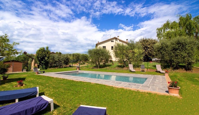 Wonderful private villa for 7 guests with private pool, WIFI, TV and pets allowed
