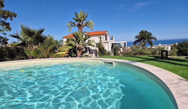 Wonderful private villa for 6 guests with WIFI, private pool, A/C, TV and terrace