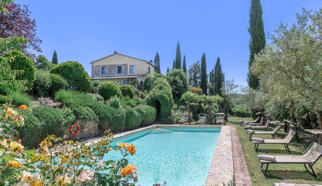 Wonderful villa with a swimming pool, nestled in the lush countryside of the Val di Chiana, between