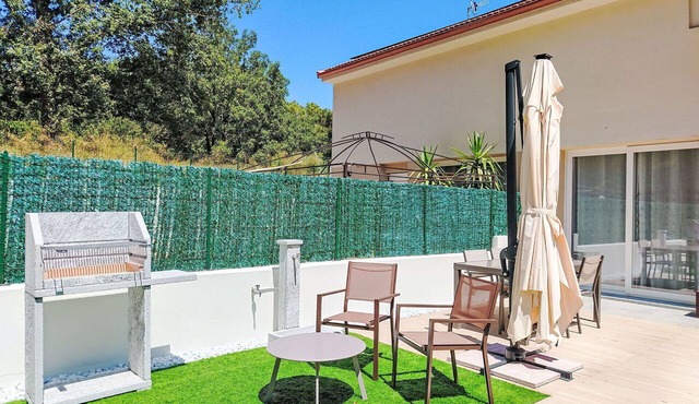 Wonderful villa for 4 guests with WIFI, A/C, TV, patio and pets allowed
