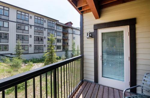 Comfortable Fraser Crossing Founders Pointe Condo with Easy Access to the Gondola condo