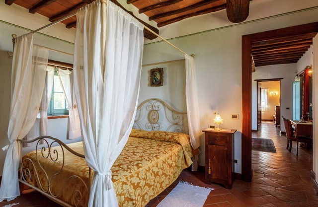 Lavish Villa in Cortona with Swimming Pool