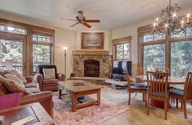 Modern Luxury Ski in Ski out in Lone Eagle River Run Village