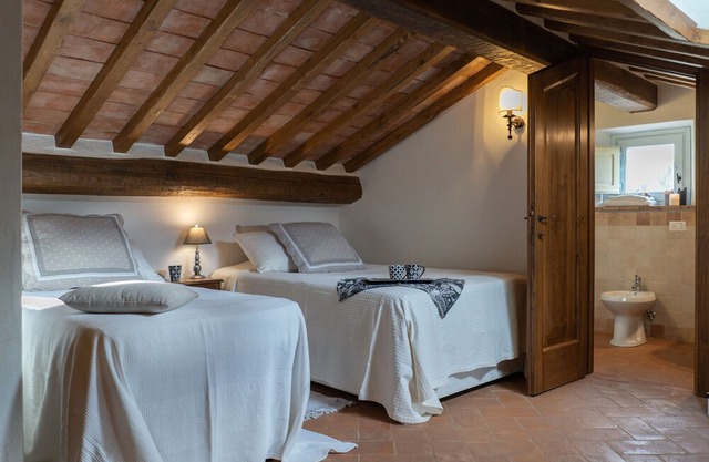 Picturesque Holiday Home in Cortona with Swimming Pool