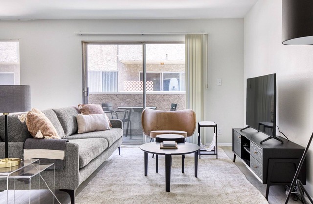 Sleek Fairfax 1BR w/Pool, near WF + TJ, Melrose shopping, by Blueground