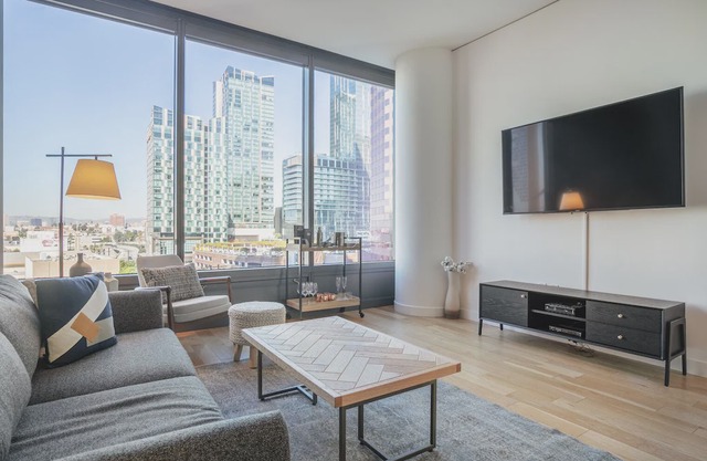 Smart Downtown 1BR w/ Gym, Doorman, nr. Metro Center, by Blueground