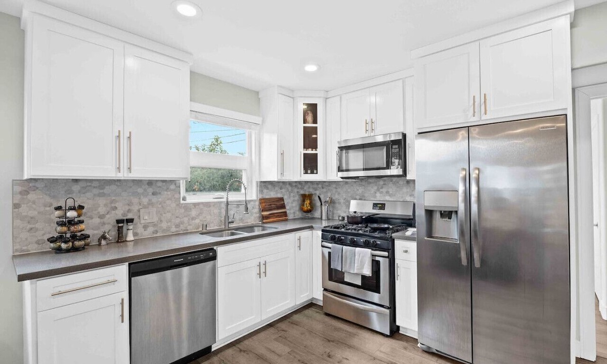 Vernon Apartment | Premium 3BR, 2BA Luxury Stay with Modern Amenities