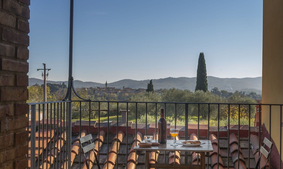 Laterina Apartment | Beautiful apartment with pool, A/C, WIFI, TV, panoramic view and parking, close to Arezzo