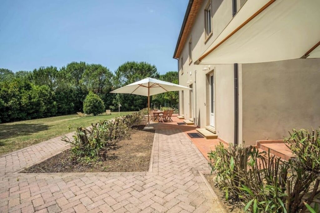 Montescudaio Other | Agriturismo Sant' Elmira: Goditi la Vasca Idromassaggio Esterna