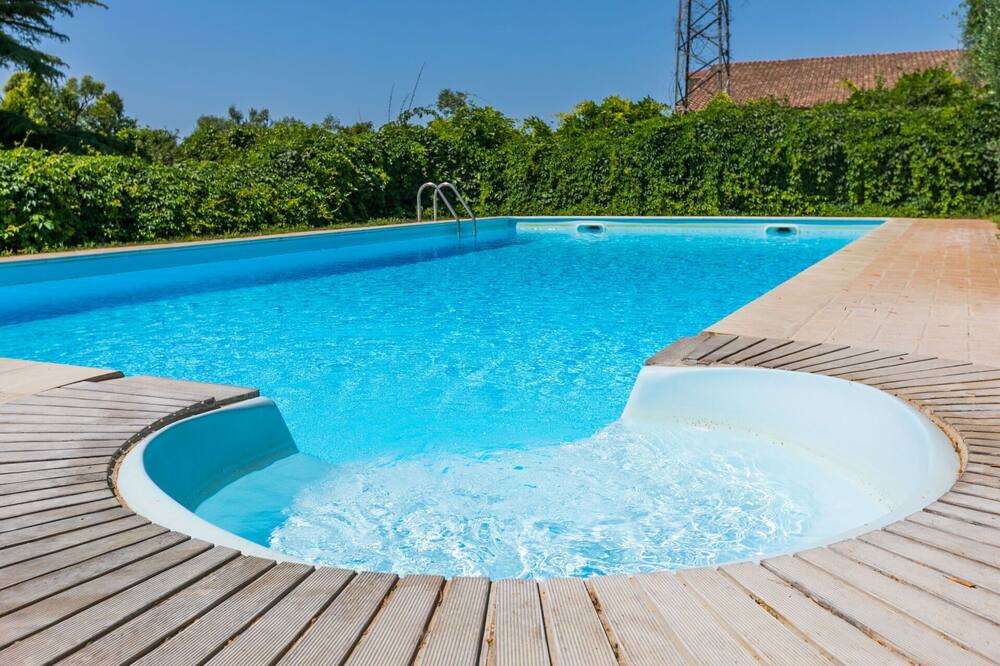 Pescia Romana House | Wonderful private villa with WIFI, A/C, private pool, TV, patio, pets allowed and parking