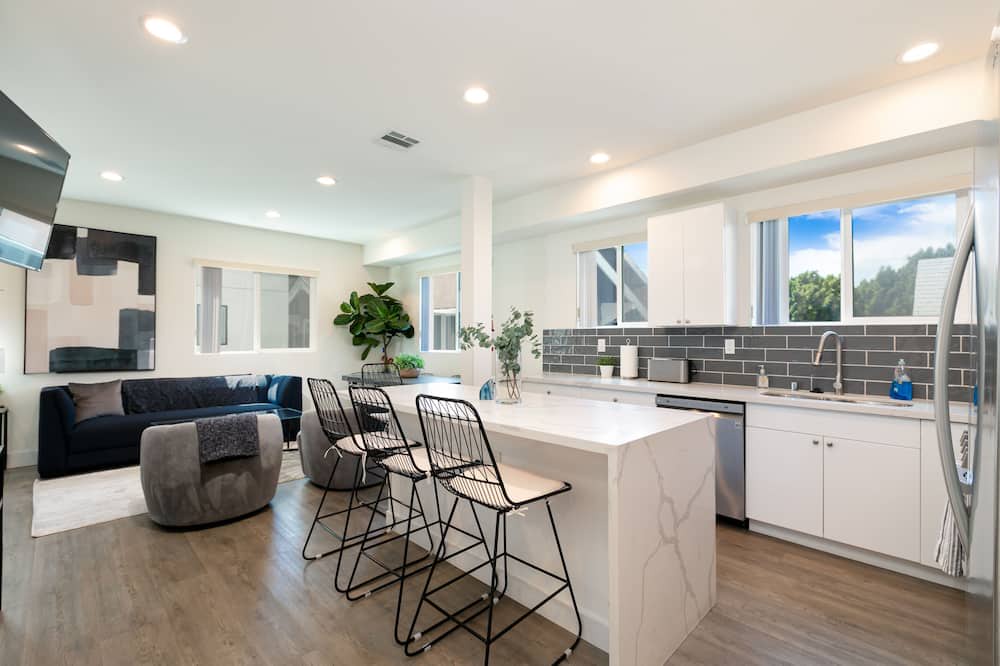 Pico-Union House | Downtown Darling by AvantStay | Rooftop Deck, View
