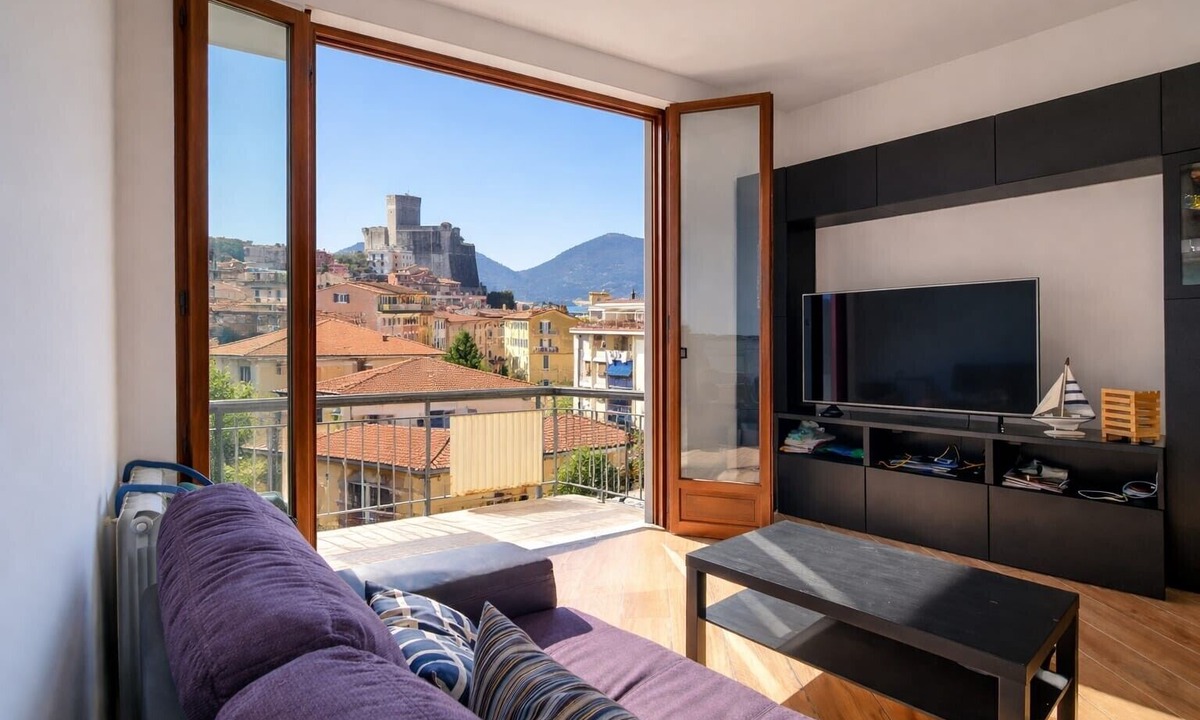 Lerici Apartment | 5 Terre-Lerici-Angioletta Apartment: Comfortable, Private Parking, Balcony, Wi-Fi