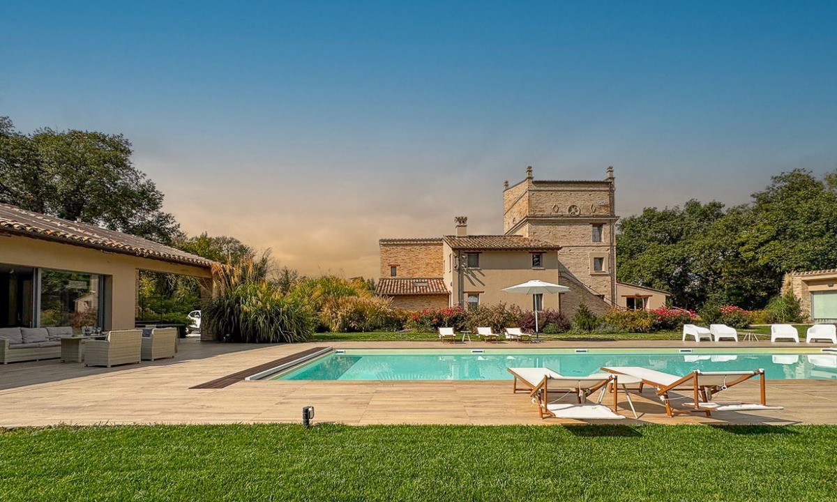 Urbisaglia Villa | Villa Torre Anna: Elegance & Private Swimming Pool