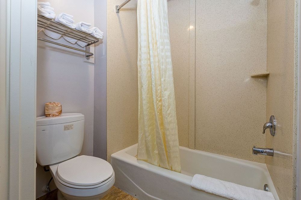 Photo of Bathroom in Northwest Anaheim