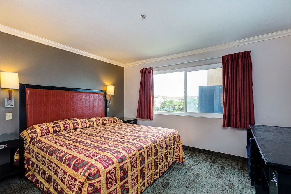 Photo of Bedroom in Northwest Anaheim