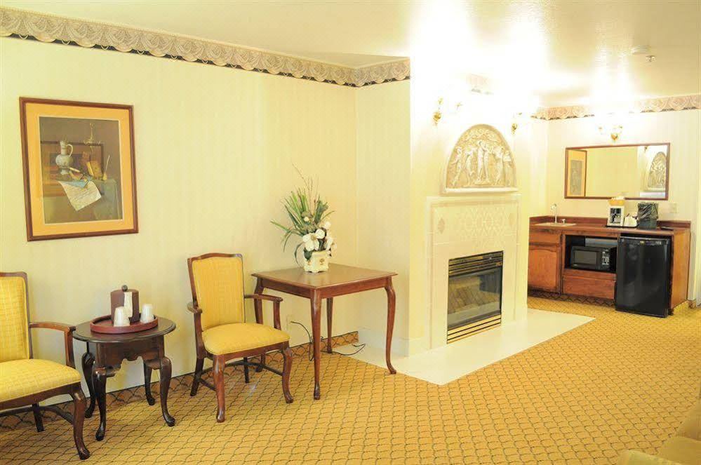 Photo of Livingroom in Palmdale